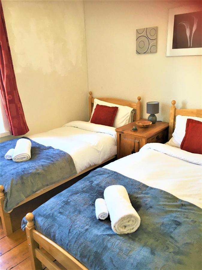Heddfan Bed & Breakfast Llanboidy Bagian luar foto